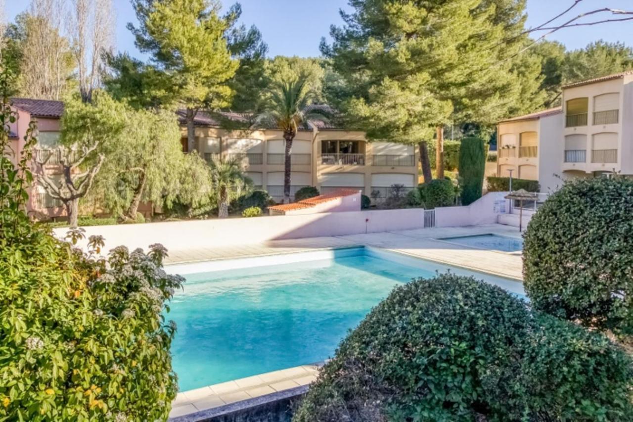 Flat With Swimming Pool Near The Beach Sanary-sur-Mer Dış mekan fotoğraf