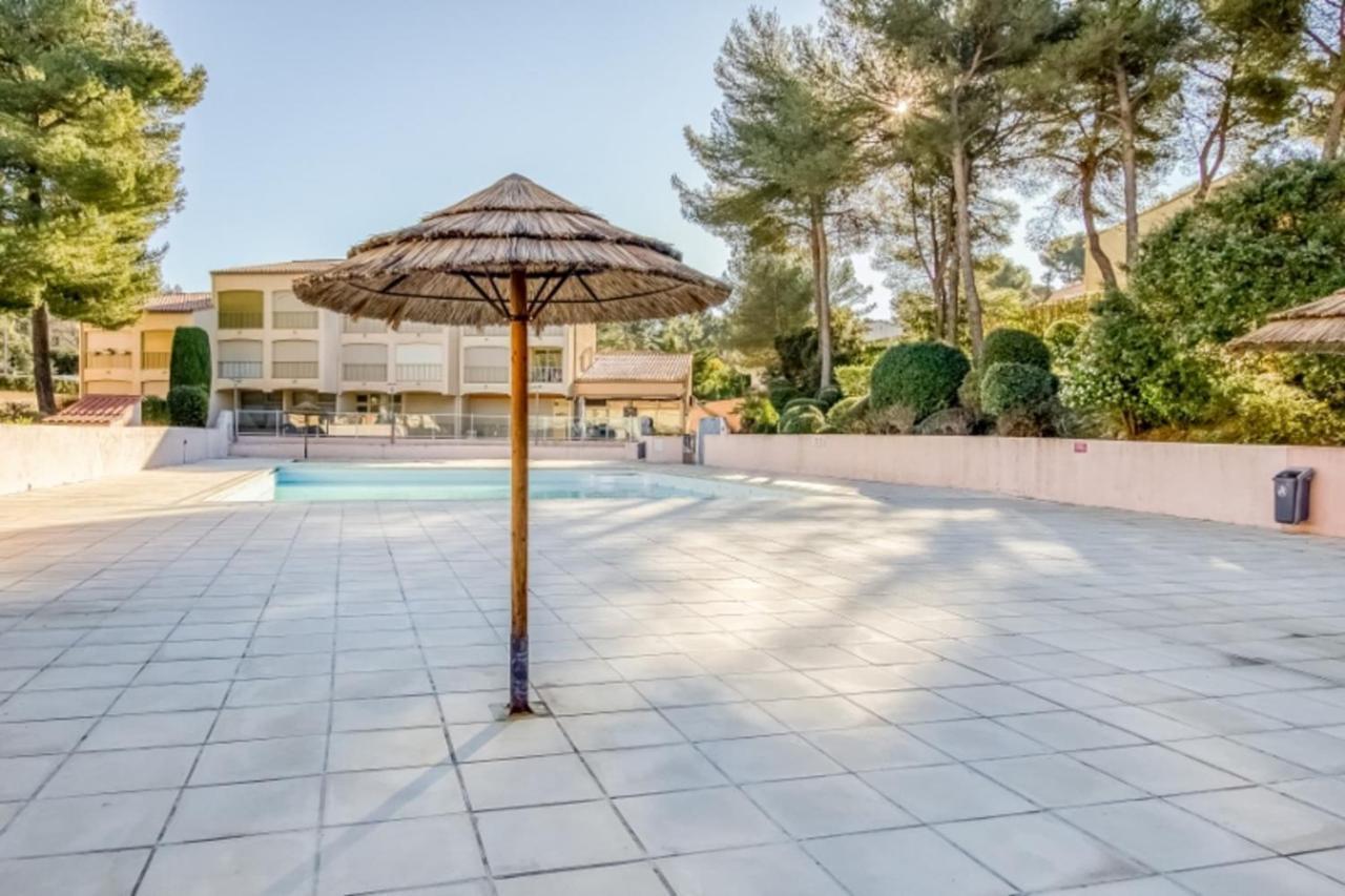 Flat With Swimming Pool Near The Beach Sanary-sur-Mer Dış mekan fotoğraf