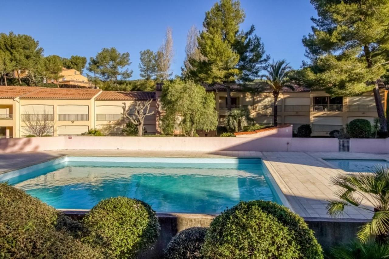 Flat With Swimming Pool Near The Beach Sanary-sur-Mer Dış mekan fotoğraf